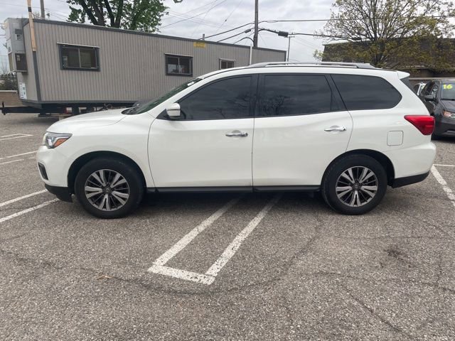 Used 2019 Nissan Pathfinder SV AWD/4WD image 2