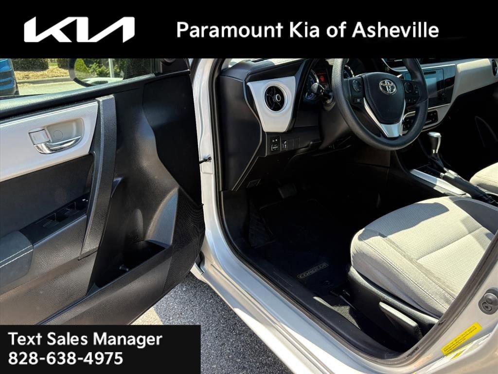 Used 2018 Toyota Corolla LE FWD image 15