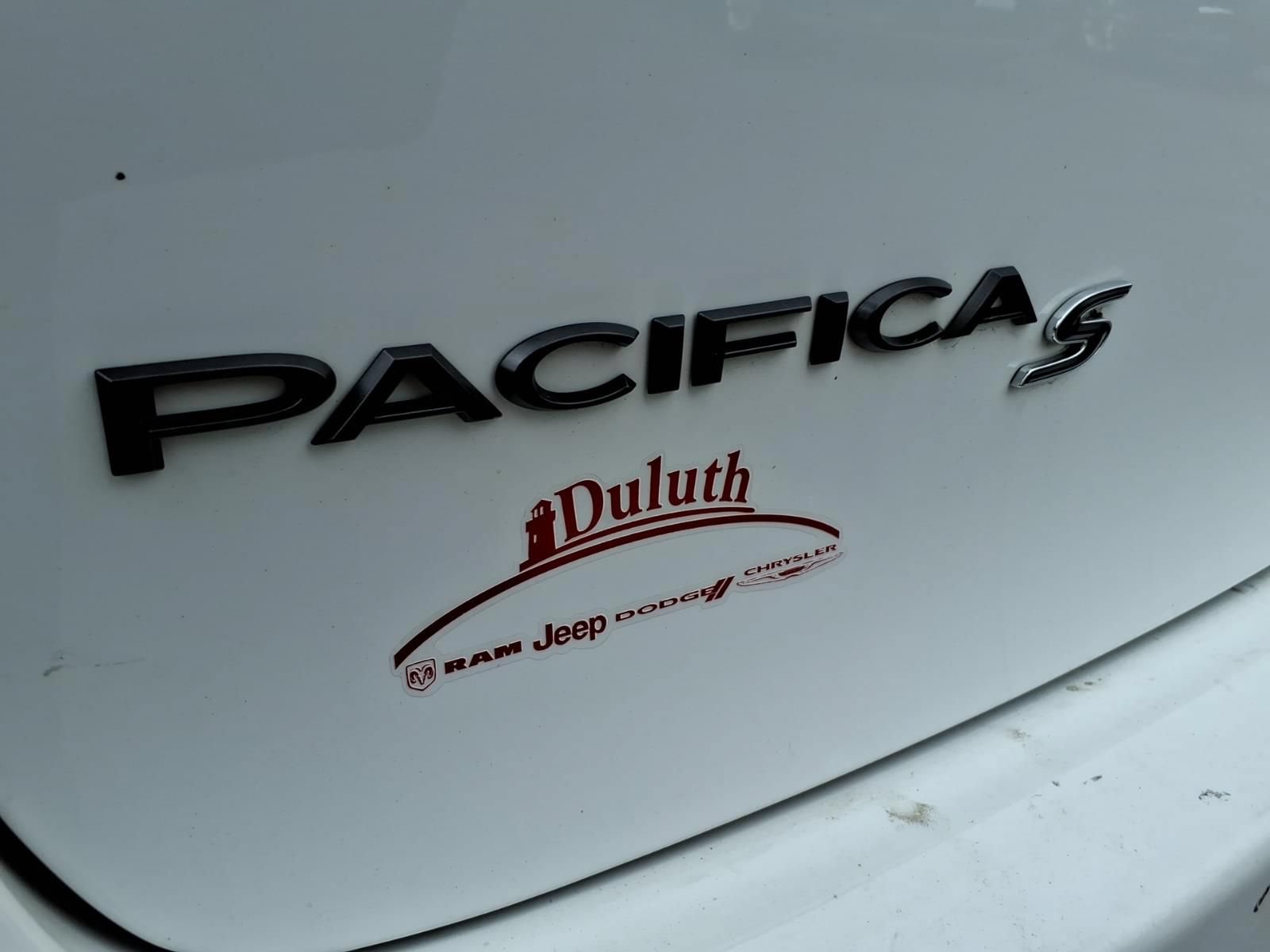 Used 2025 Chrysler Pacifica Limited FWD image 15