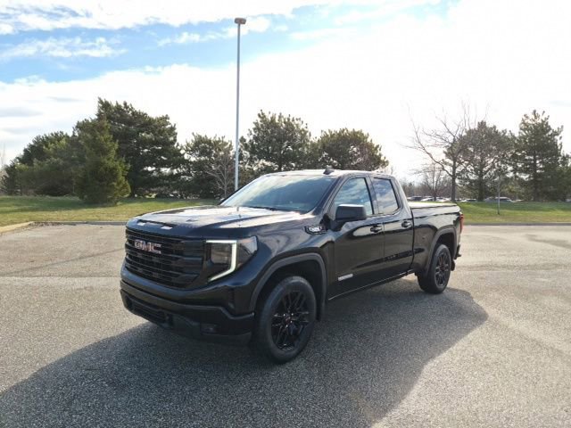 Used 2025 GMC Sierra 1500 Elevation AWD/4WD image 1