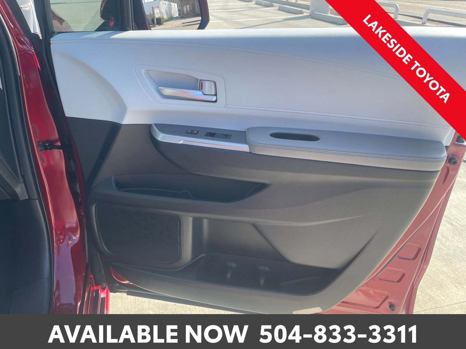 Used 2025 Toyota Sienna XLE image 19