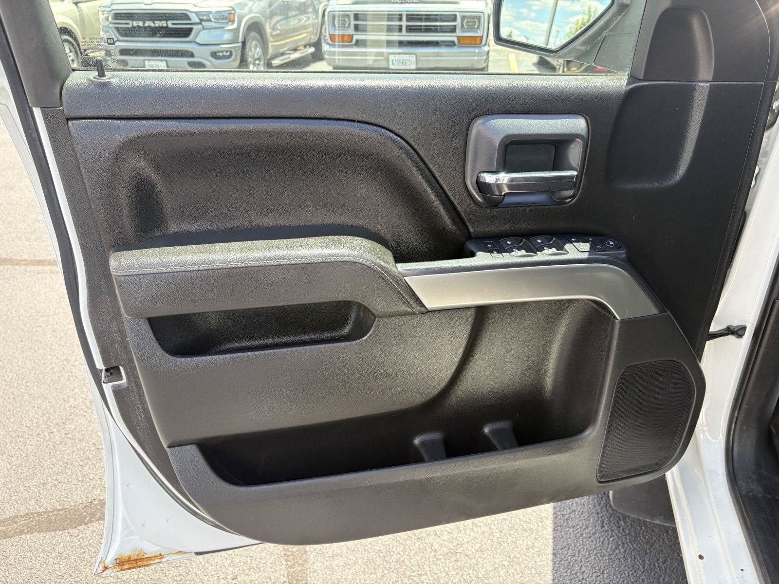 Used 2015 Chevrolet Silverado 2500 LT AWD/4WD image 3
