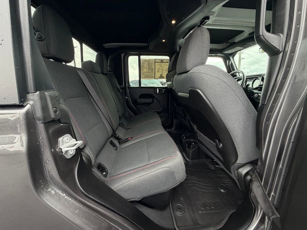 Used 2024 Jeep Gladiator Rubicon w/ Technology Group image 14