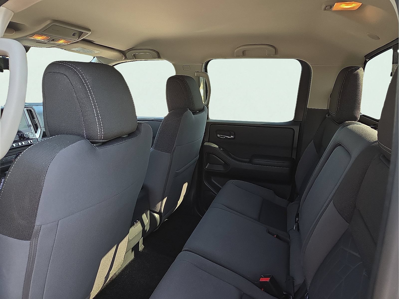 Used 2025 Nissan Frontier SV AWD/4WD image 10