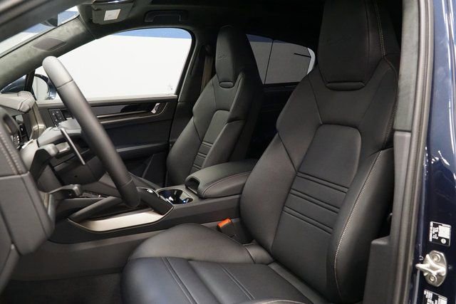 New 2026 Porsche Cayenne Turbo image 5