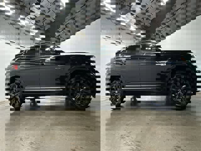 Certified 2022 Volkswagen Atlas Cross Sport SEL R-Line image 4