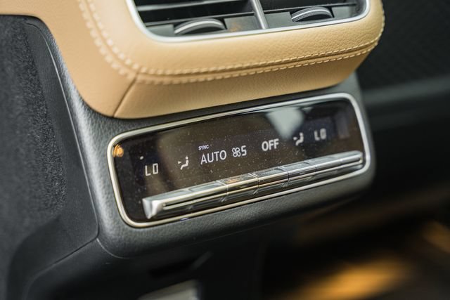 Certified 2025 Mercedes-Benz GLS 450 4MATIC image 38
