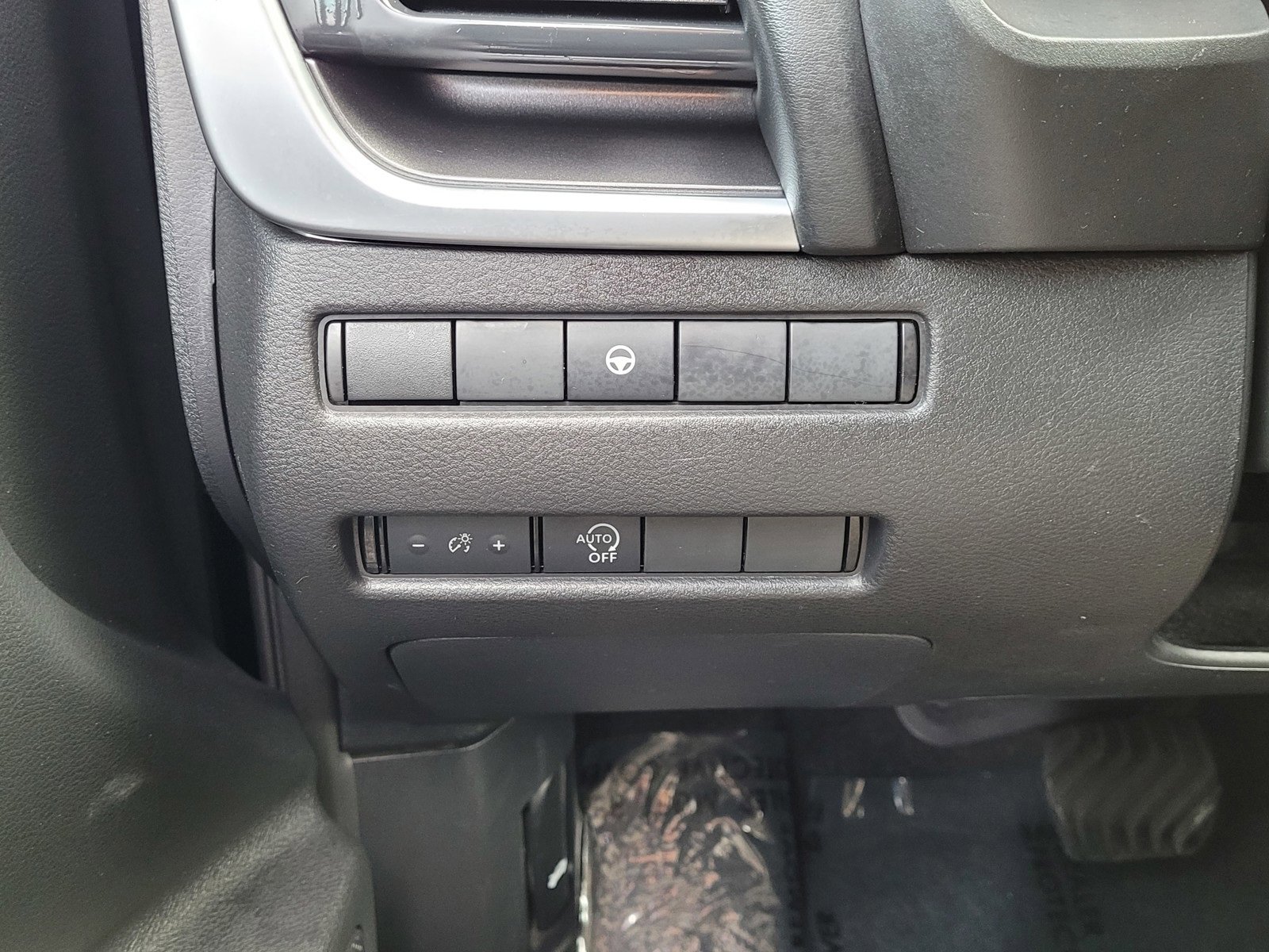 Used 2023 Nissan Rogue SV image 18