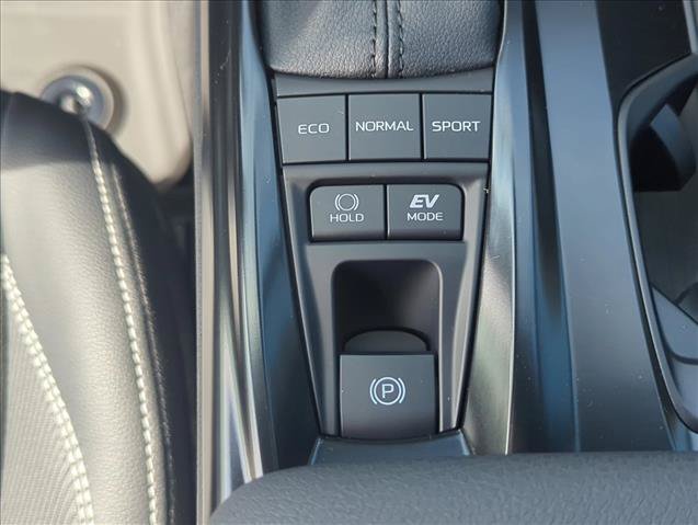 Used 2025 Toyota Camry SE FWD image 16