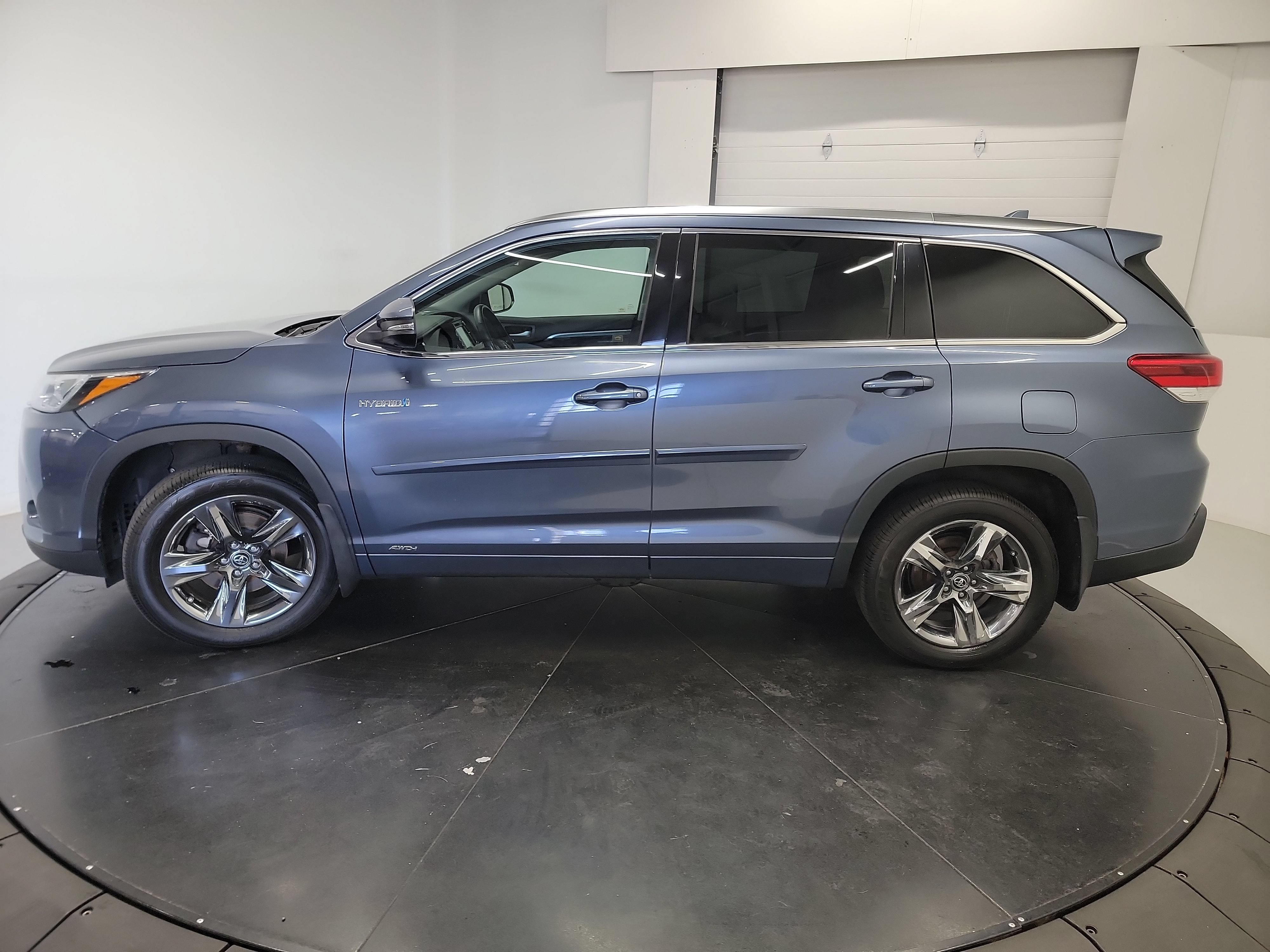 Used 2018 Toyota Highlander Limited Platinum AWD/4WD image 4