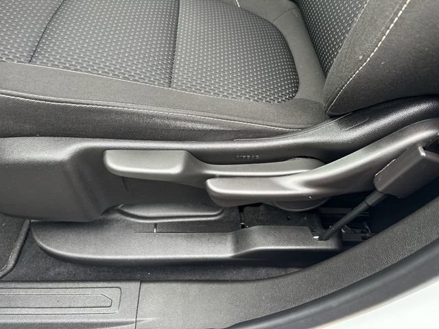 Used 2023 GMC Acadia SLE image 13