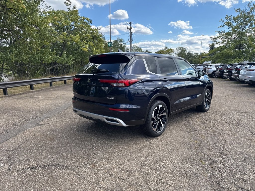 New 2025 Mitsubishi Outlander SE image 8