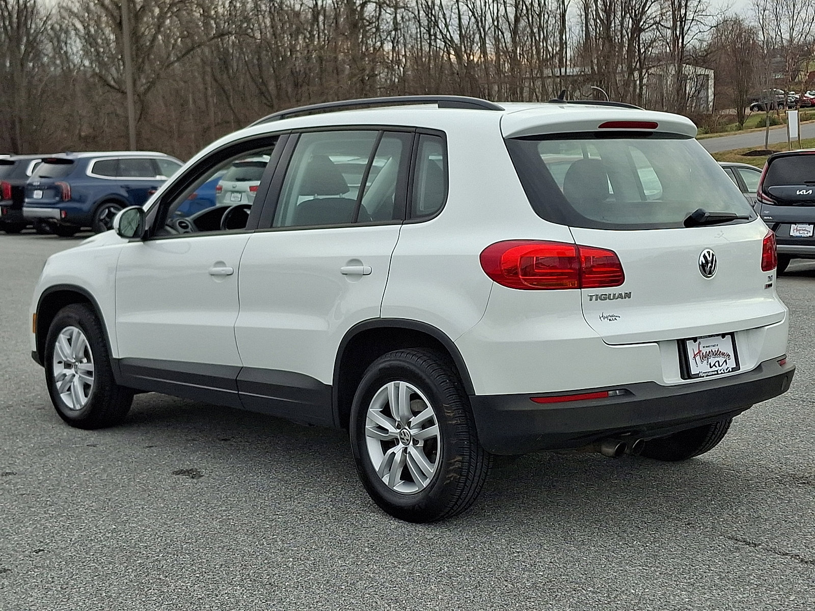Used 2016 Volkswagen Tiguan S image 4
