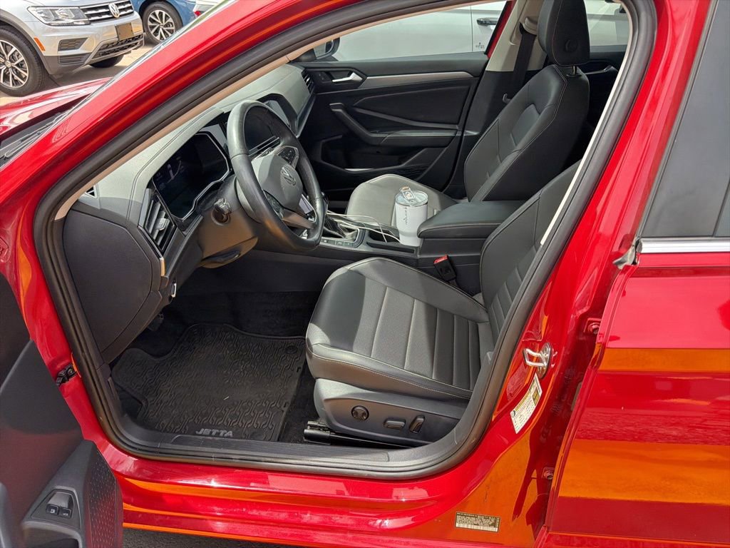 Used 2024 Volkswagen Jetta SE w/ Panoramic Sunroof Package FWD image 3