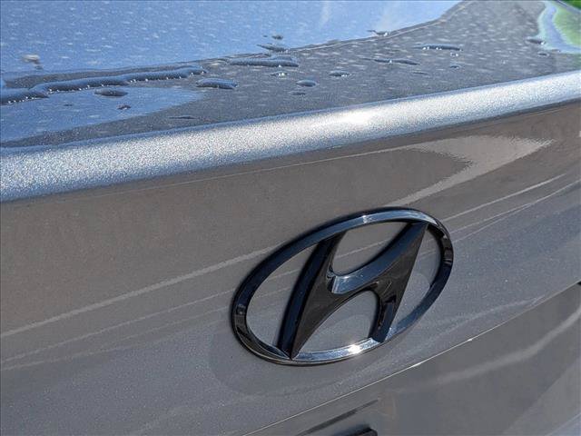Used 2017 Hyundai Elantra Sport w/ Sport Premium Package 06 FWD image 19