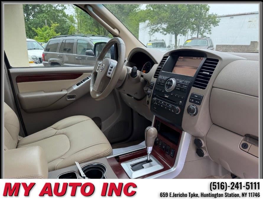 Used 2011 Nissan Pathfinder LE image 28