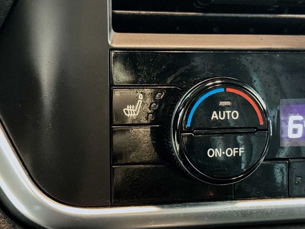 Used 2024 Nissan Rogue SV w/ SV Premium Package FWD image 17