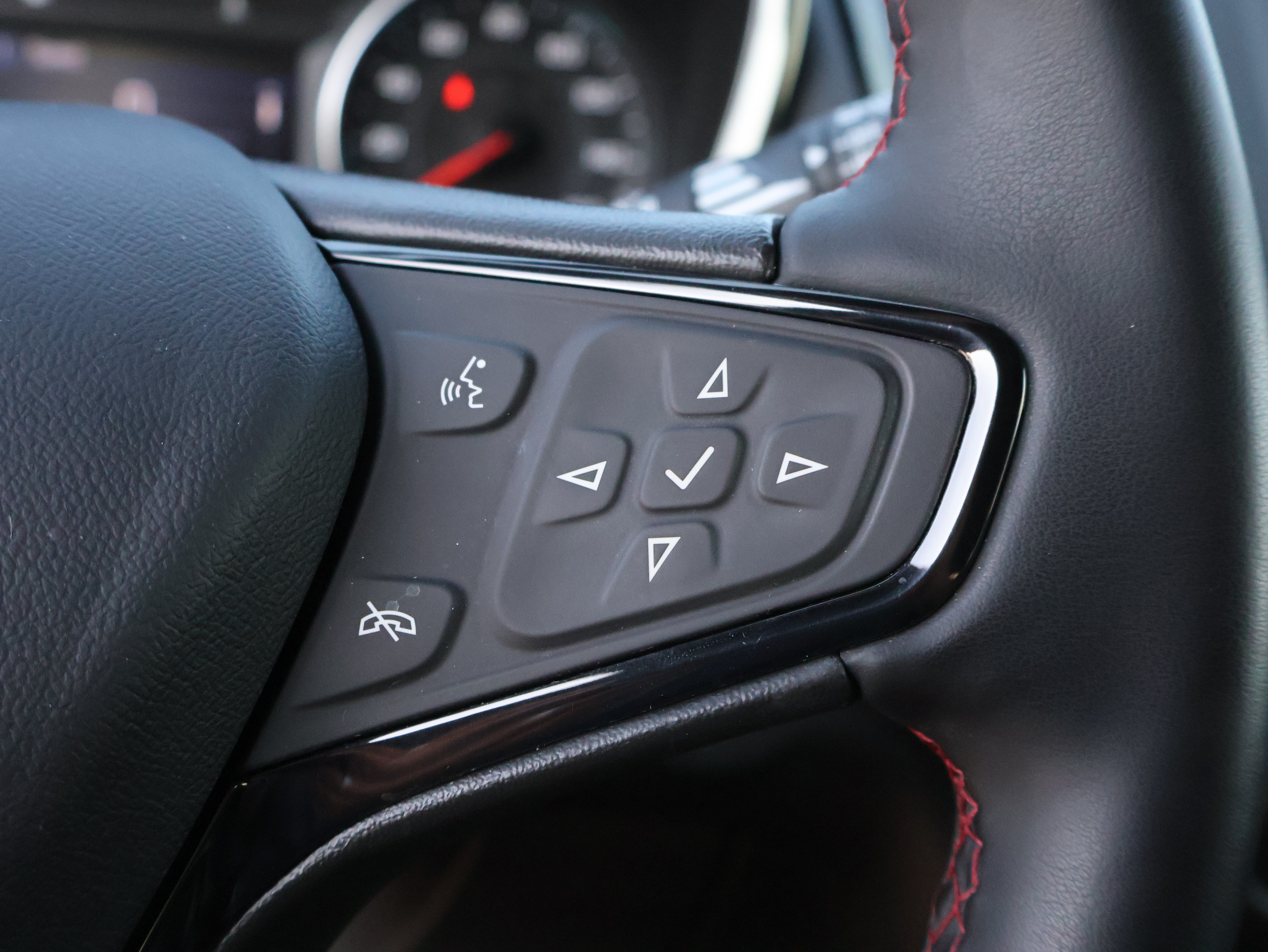 Used 2023 Chevrolet Equinox RS w/ LPO, Floor Liner Package AWD/4WD image 40