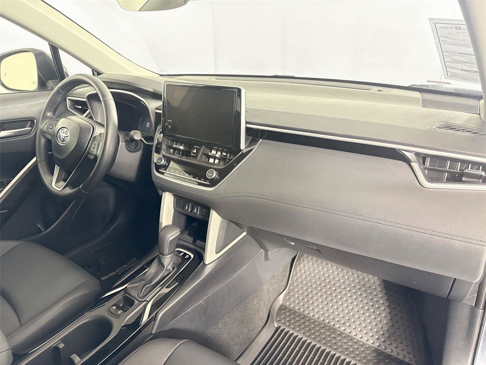 Certified 2025 Toyota Corolla Cross XLE FWD image 37