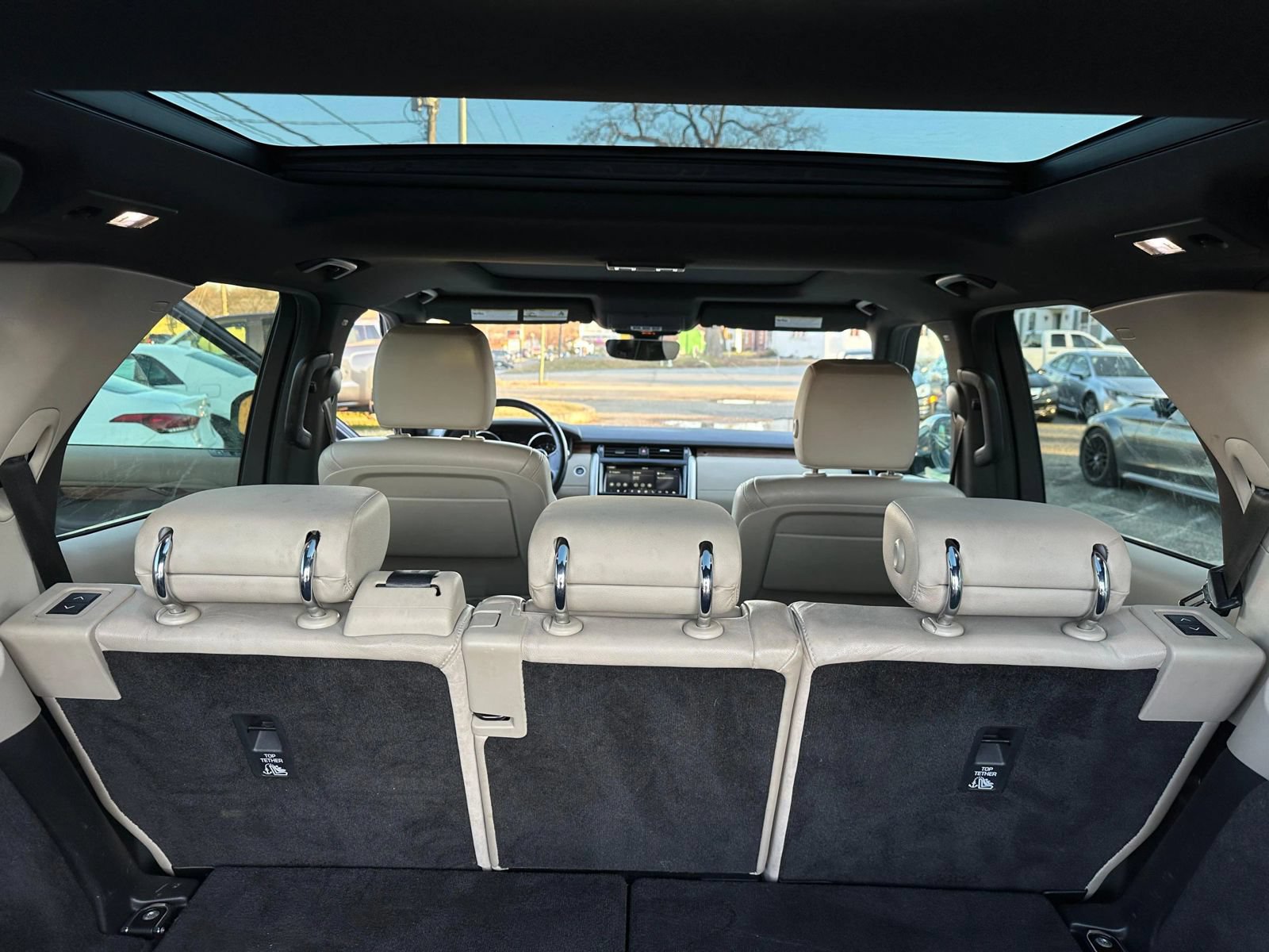 Used 2017 Land Rover Discovery HSE AWD/4WD image 53