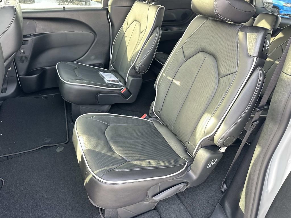 New 2026 Chrysler Pacifica Limited w/ S Appearance Package image 9