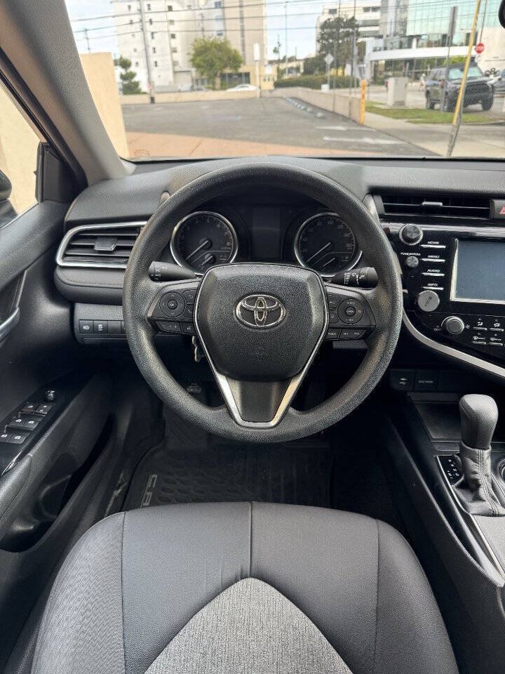 Used 2018 Toyota Camry LE FWD image 18
