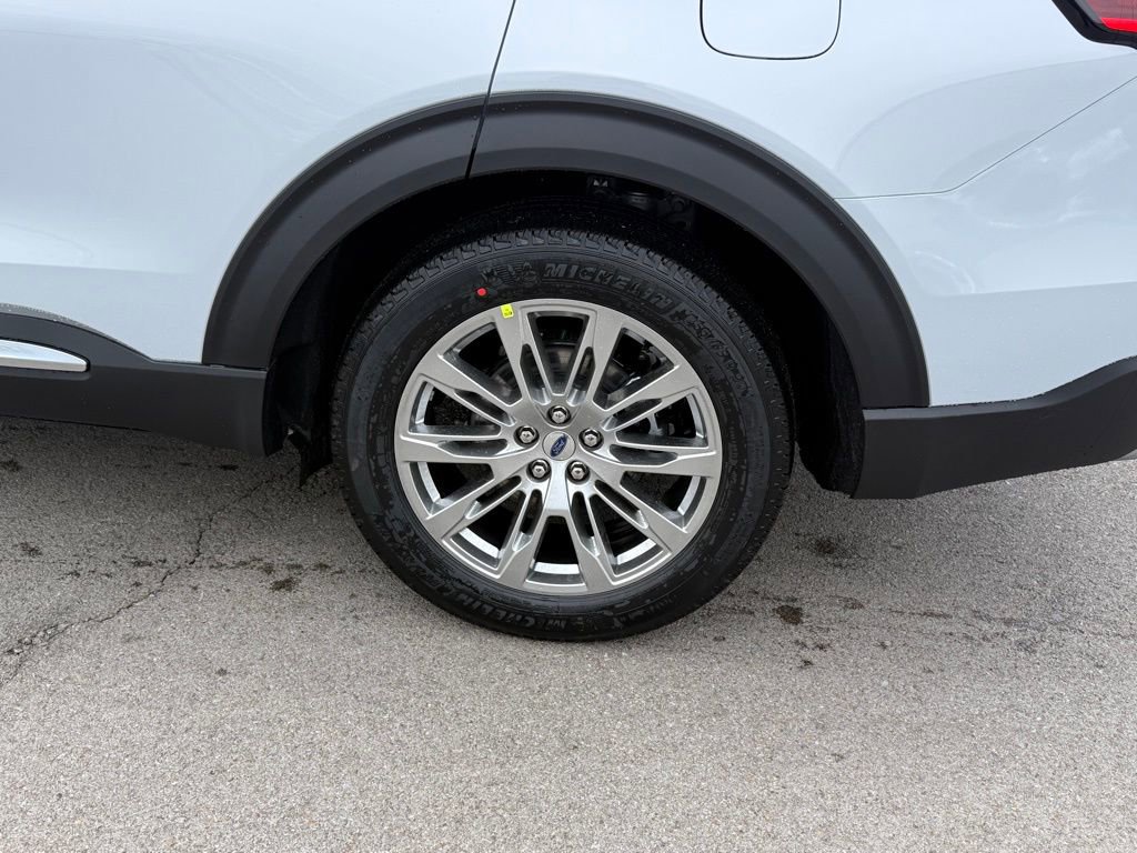 New 2026 Ford Explorer Platinum image 42