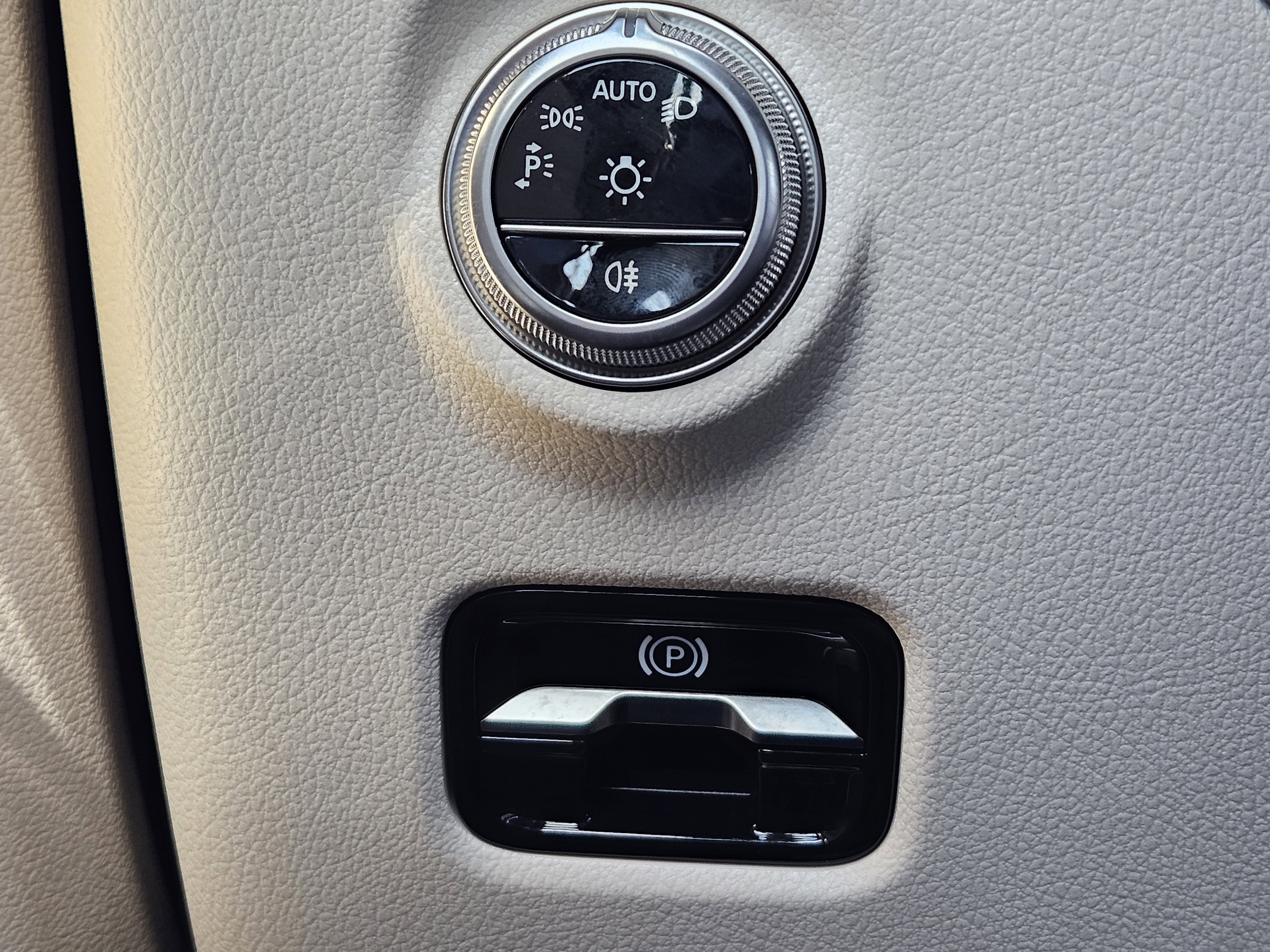 Certified 2025 Mercedes-Benz C 300 Sedan image 23