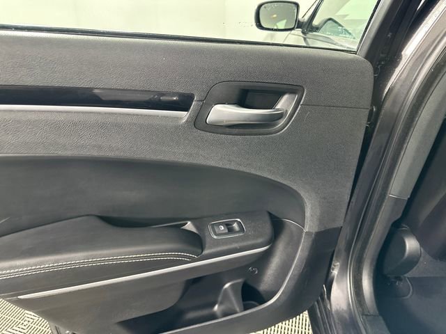 Used 2019 Chrysler 300 S AWD/4WD image 12