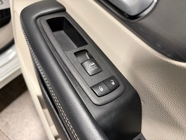 Used 2024 Chrysler Pacifica Touring-L w/ Road Tripper Package image 31