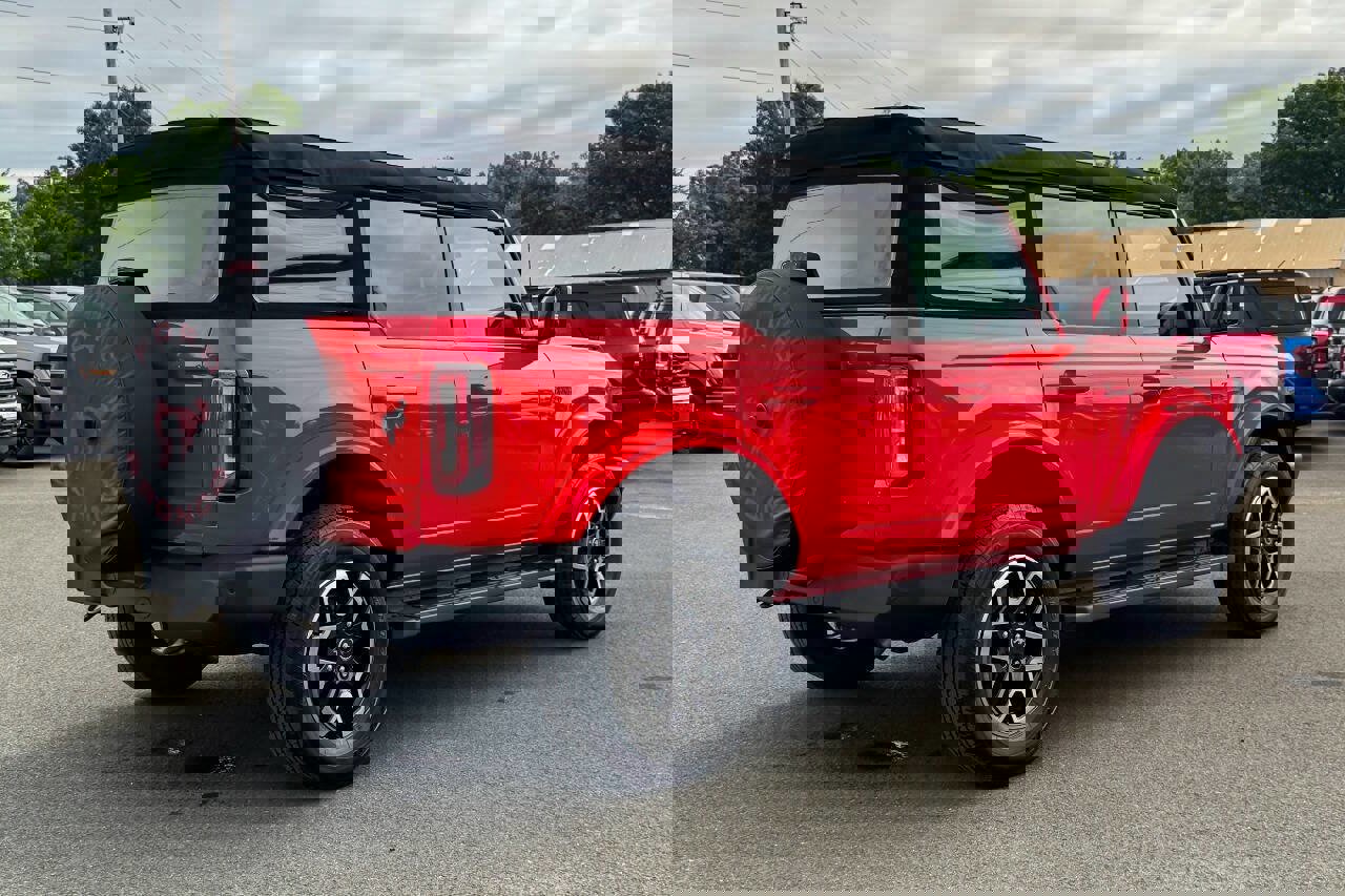 Used 2023 Ford Bronco Outer Banks image 3