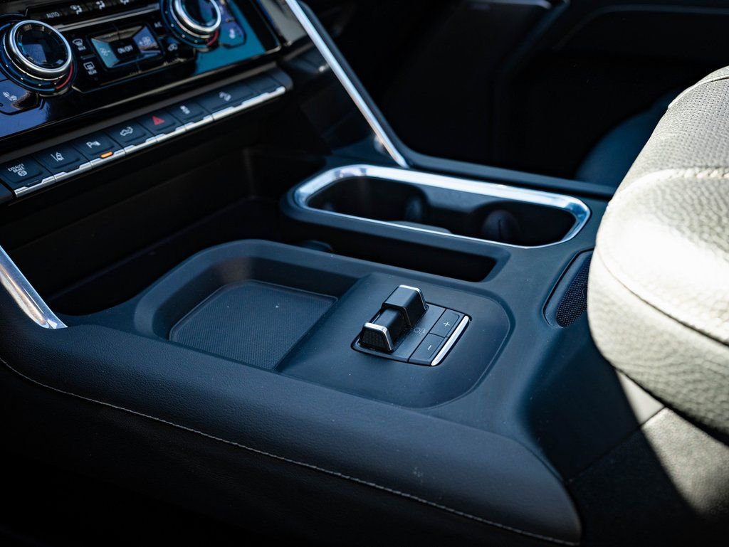 Used 2025 GMC Sierra 3500 Denali w/ Denali Reserve Package image 37