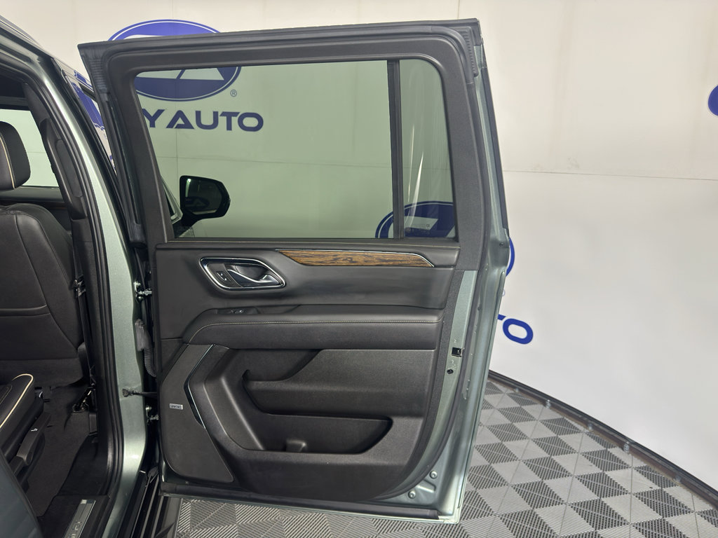 Used 2023 Chevrolet Suburban Premier RWD image 39