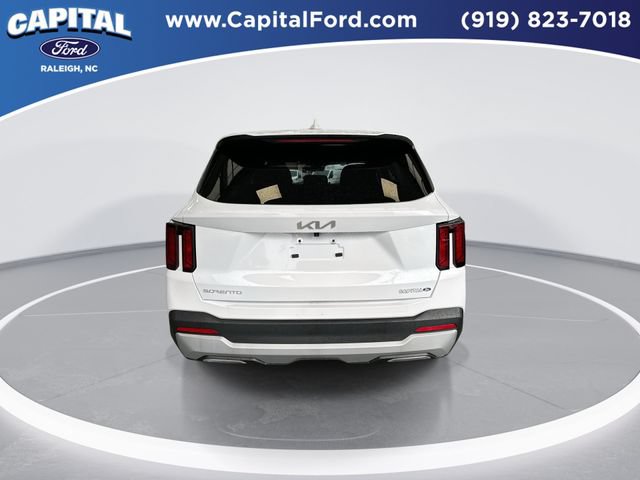 Used 2025 Kia Sorento LX FWD image 7
