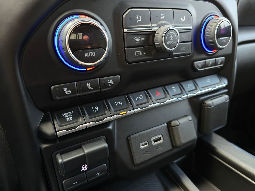 Used 2023 Chevrolet Silverado 3500 High Country image 61