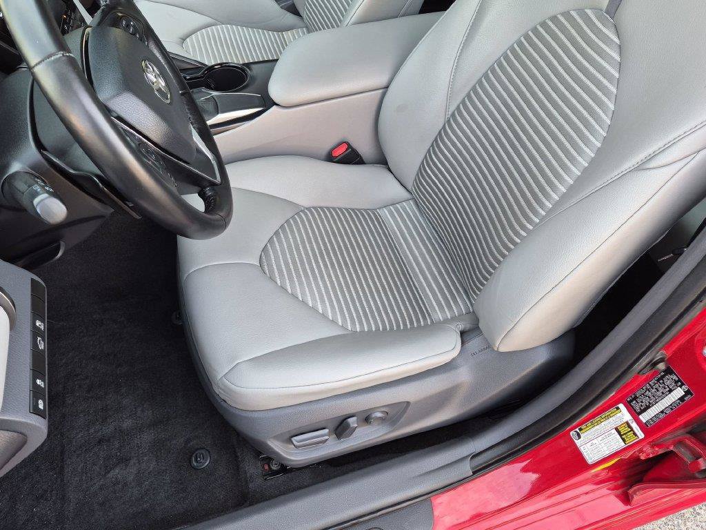 Used 2019 Toyota Camry SE FWD image 14