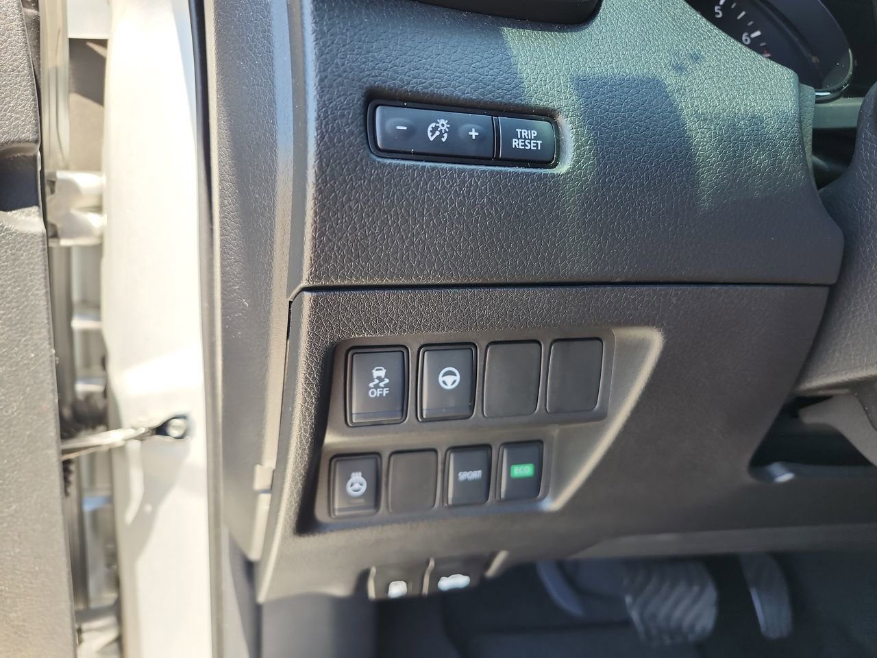Used 2022 Nissan Rogue Sport SV w/ Technology Package FWD image 12