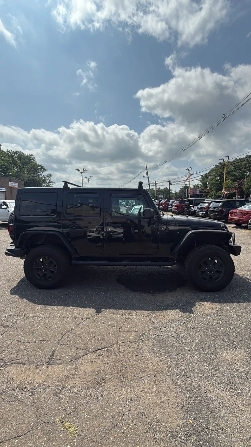Used 2016 Jeep Wrangler Unlimited Sahara image 5
