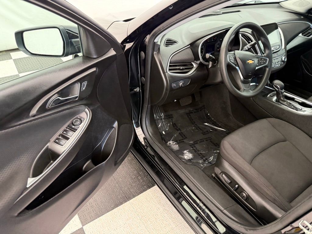 Used 2025 Chevrolet Malibu LT FWD image 30