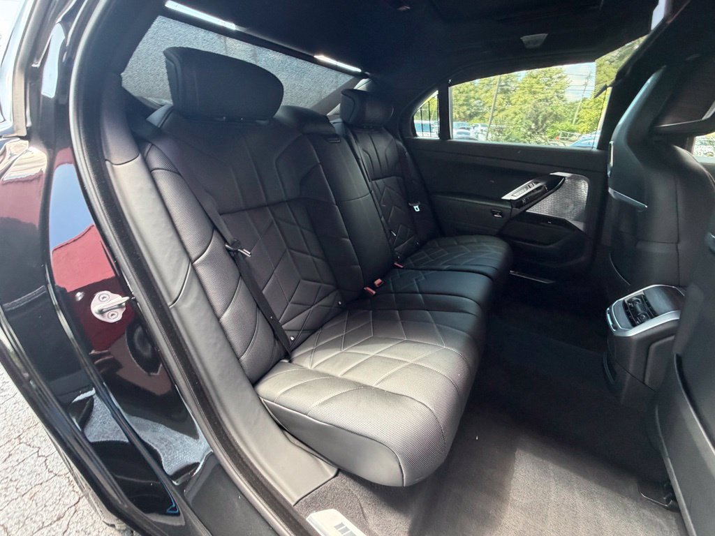 Used 2023 BMW 760i xDrive w/ Luxury Rear Seating Package AWD/4WD image 40
