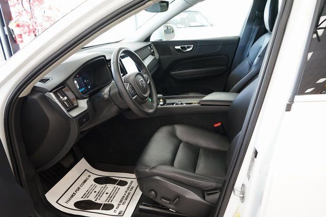 Used 2023 Volvo XC60 B5 Core image 28