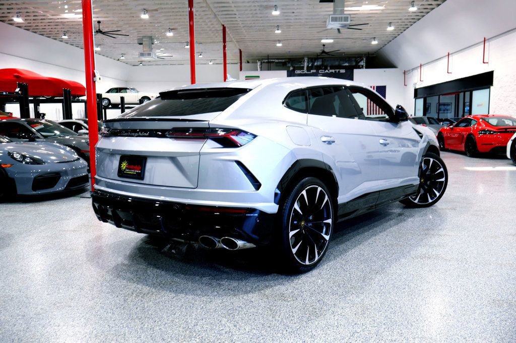 Used 2022 Lamborghini Urus AWD/4WD image 13