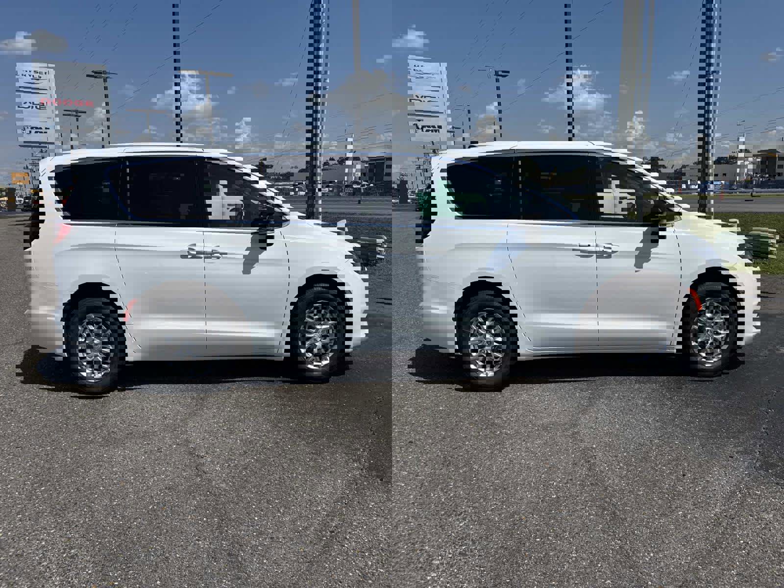 New 2026 Chrysler Voyager LX image 6