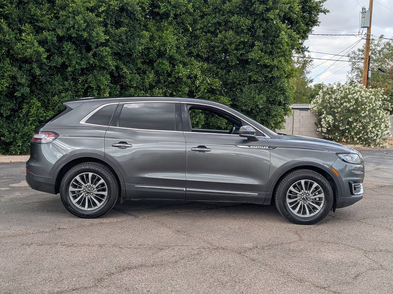 Used 2020 Lincoln Nautilus Reserve w/ Cargo Utility Package image 3