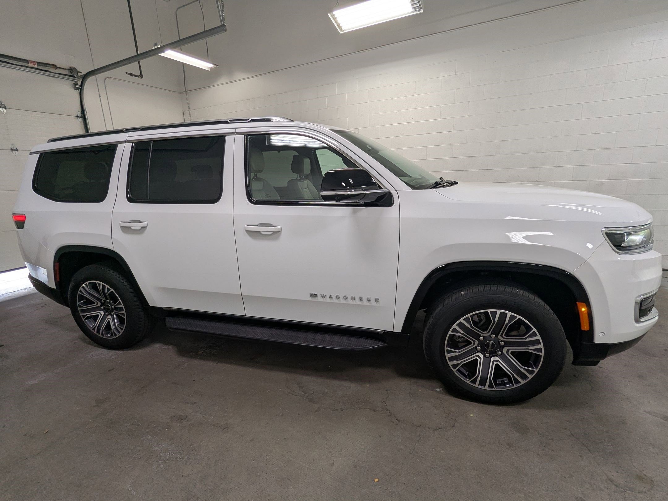 New 2025 Jeep Wagoneer Series II w/ Convenience Group I image 2