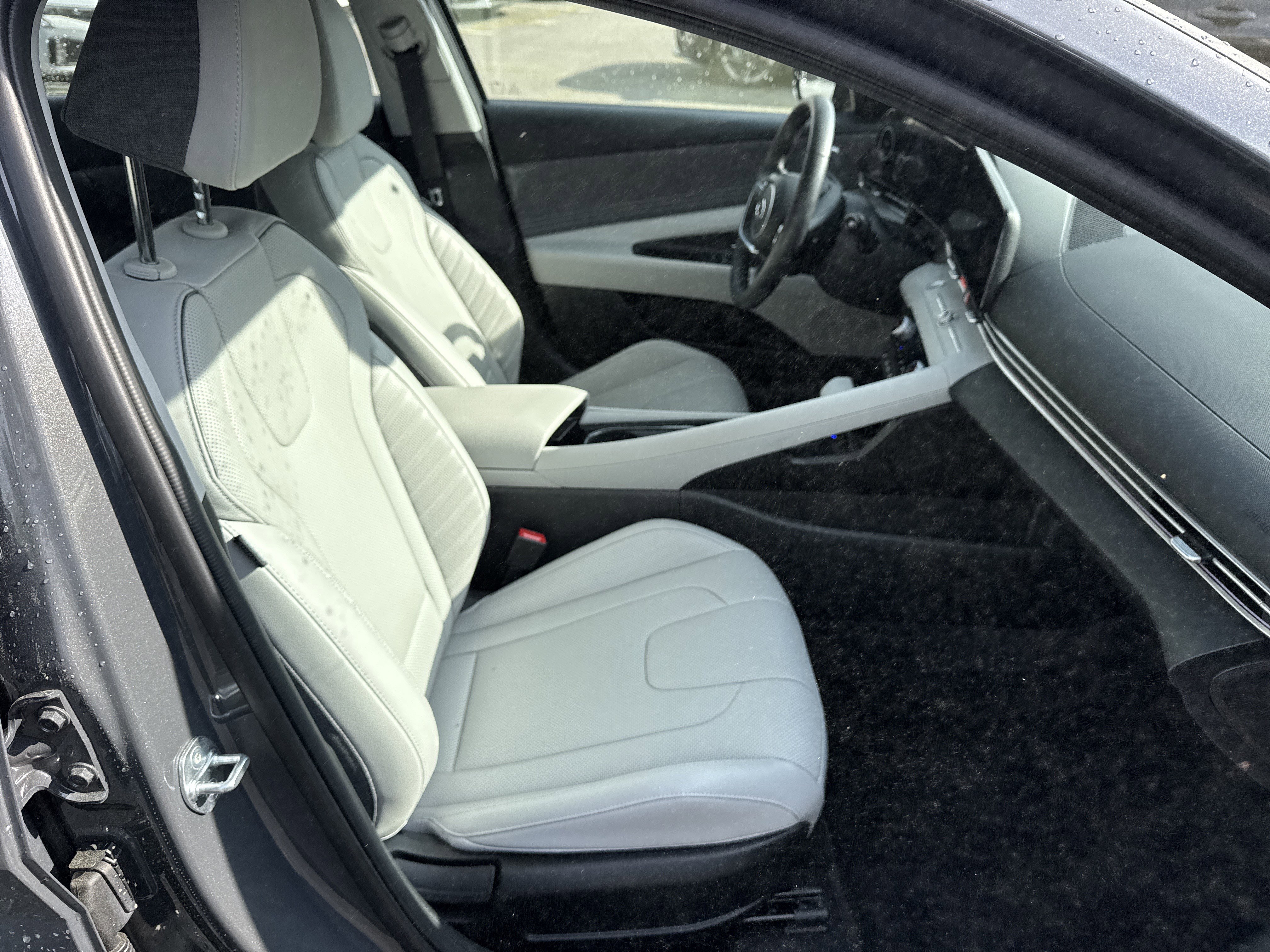 Used 2023 Hyundai Elantra Limited image 13