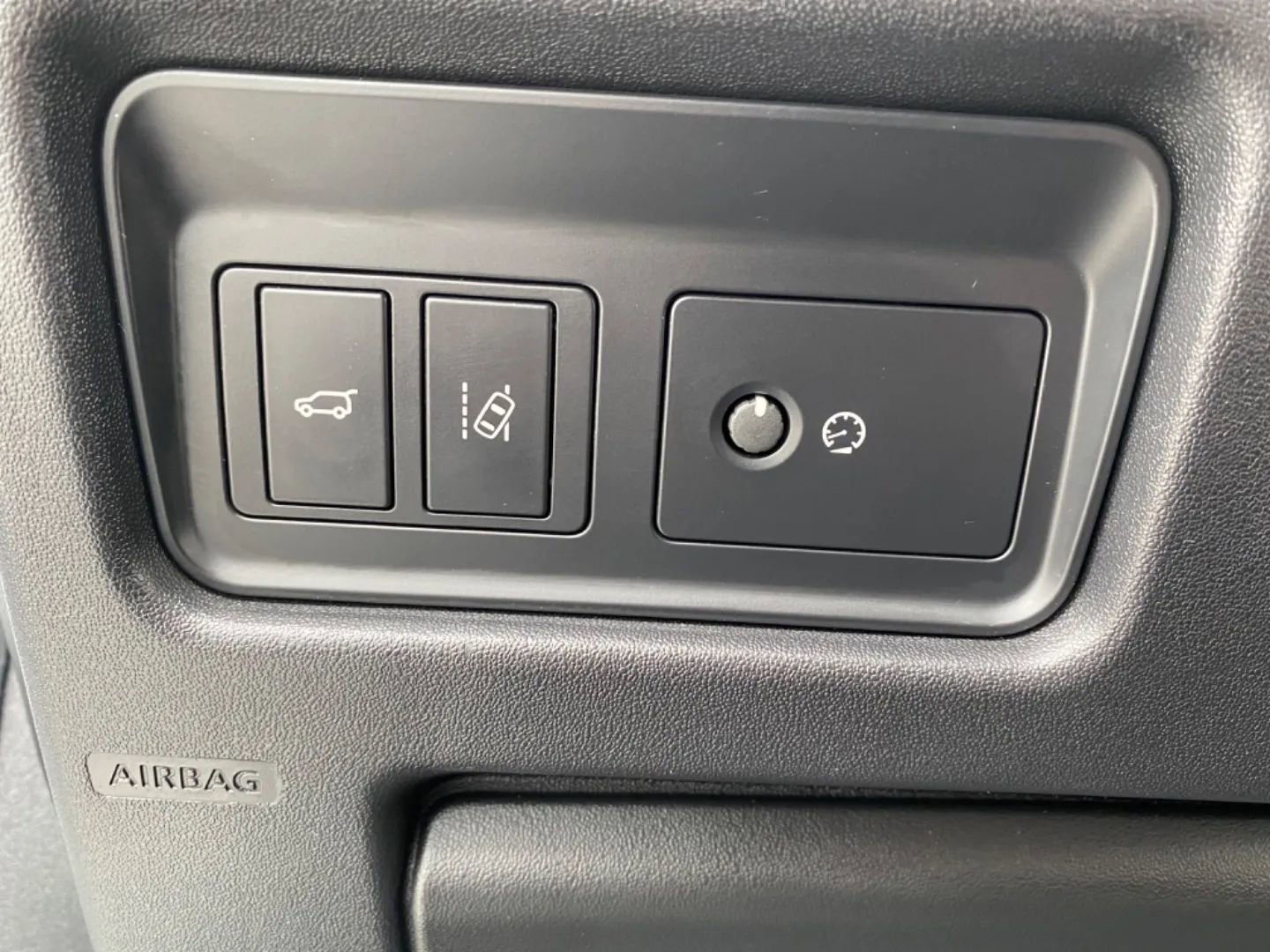 Used 2019 Land Rover Discovery Sport HSE AWD/4WD image 19