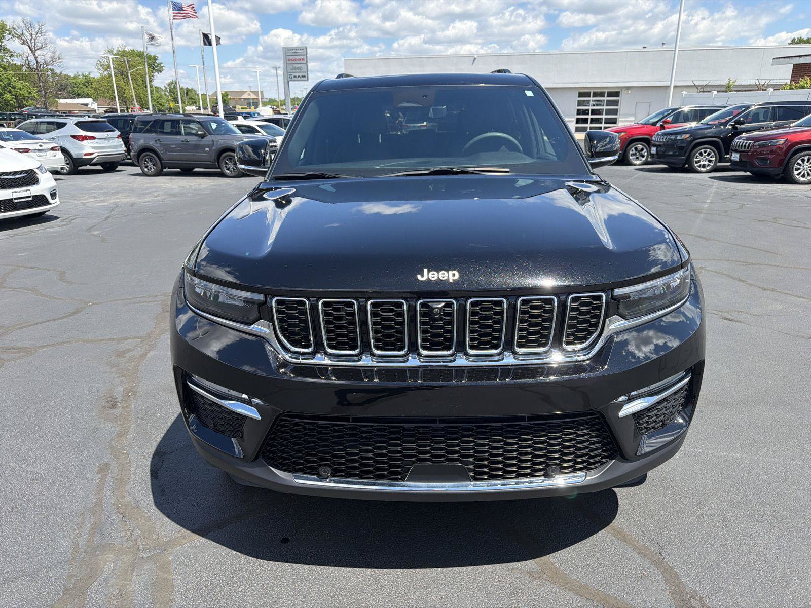 Used 2024 Jeep Grand Cherokee Limited w/ Luxury Tech Group II AWD/4WD image 5