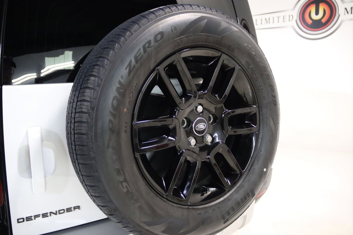 Used 2025 Land Rover Defender 110 S image 15