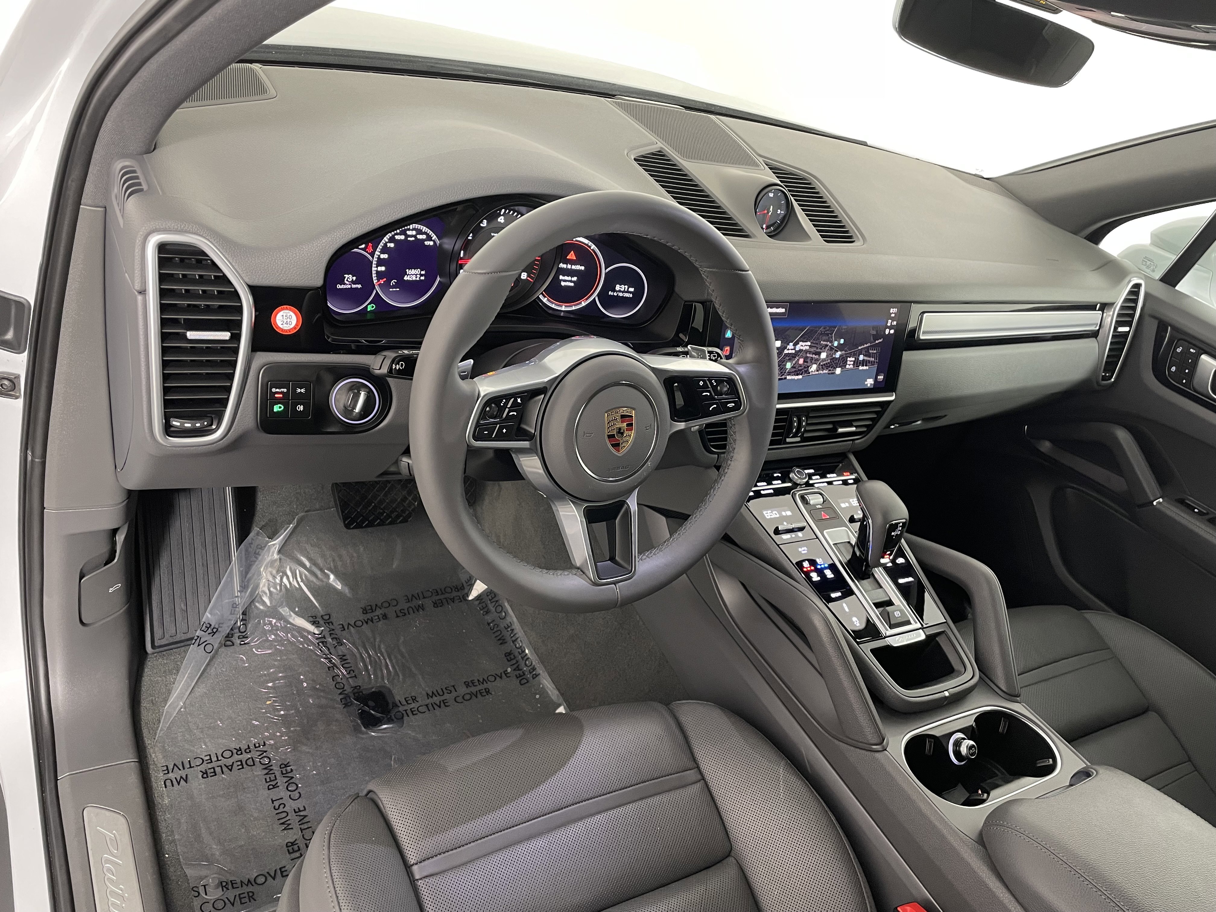 Certified 2023 Porsche Cayenne Platinum Edition image 4